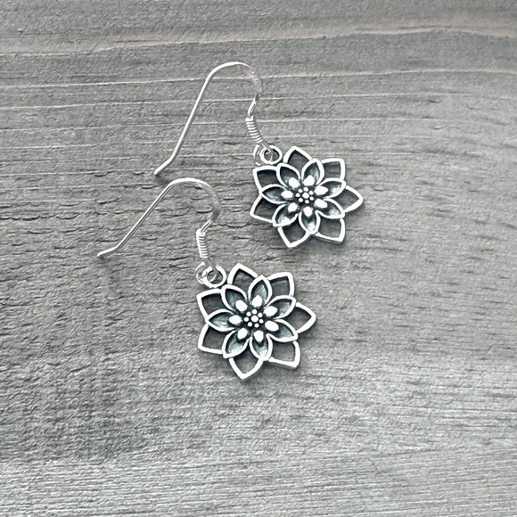 925 Sterling Silver Flower Dangle Earrings! NEW! - Picture 3 of 3